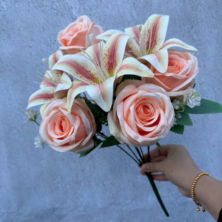 The Spring Color Bouquet, Champagne