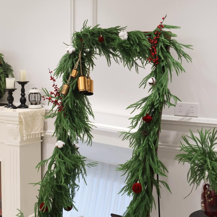 The Norfolk Pine Garland